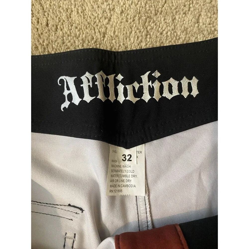 Affliction Vintage Y2K Skull Medallion Red Black Board Shorts Men’s Size 32